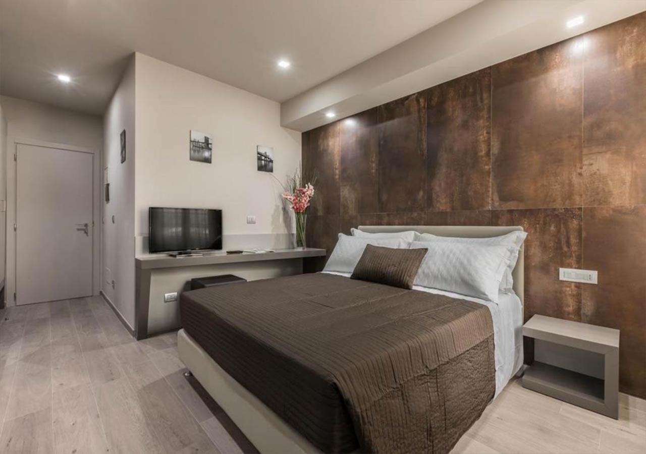 Astoria Deluxe Rooms — Photos 2